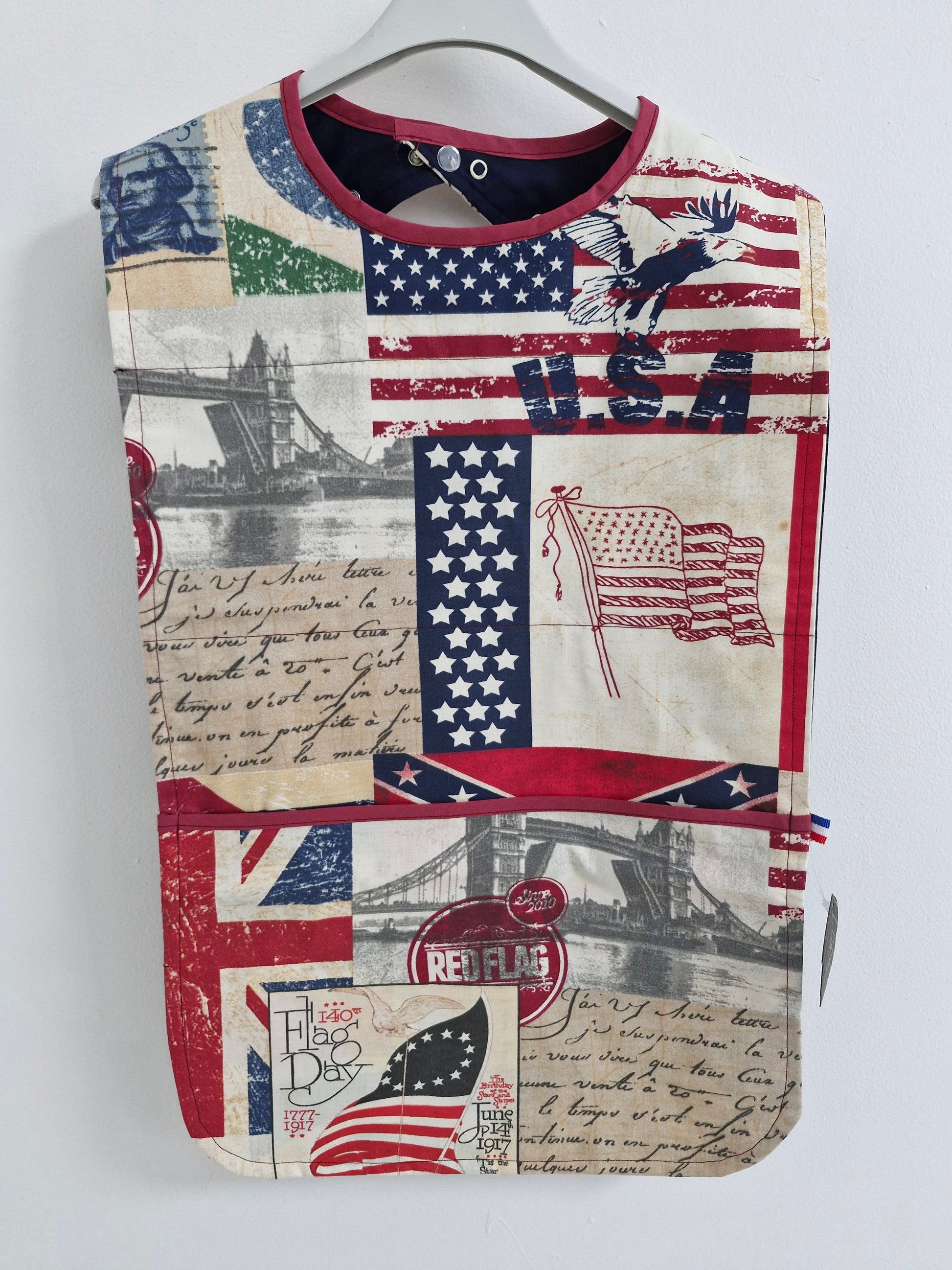 Bavoir adulte drapeaux